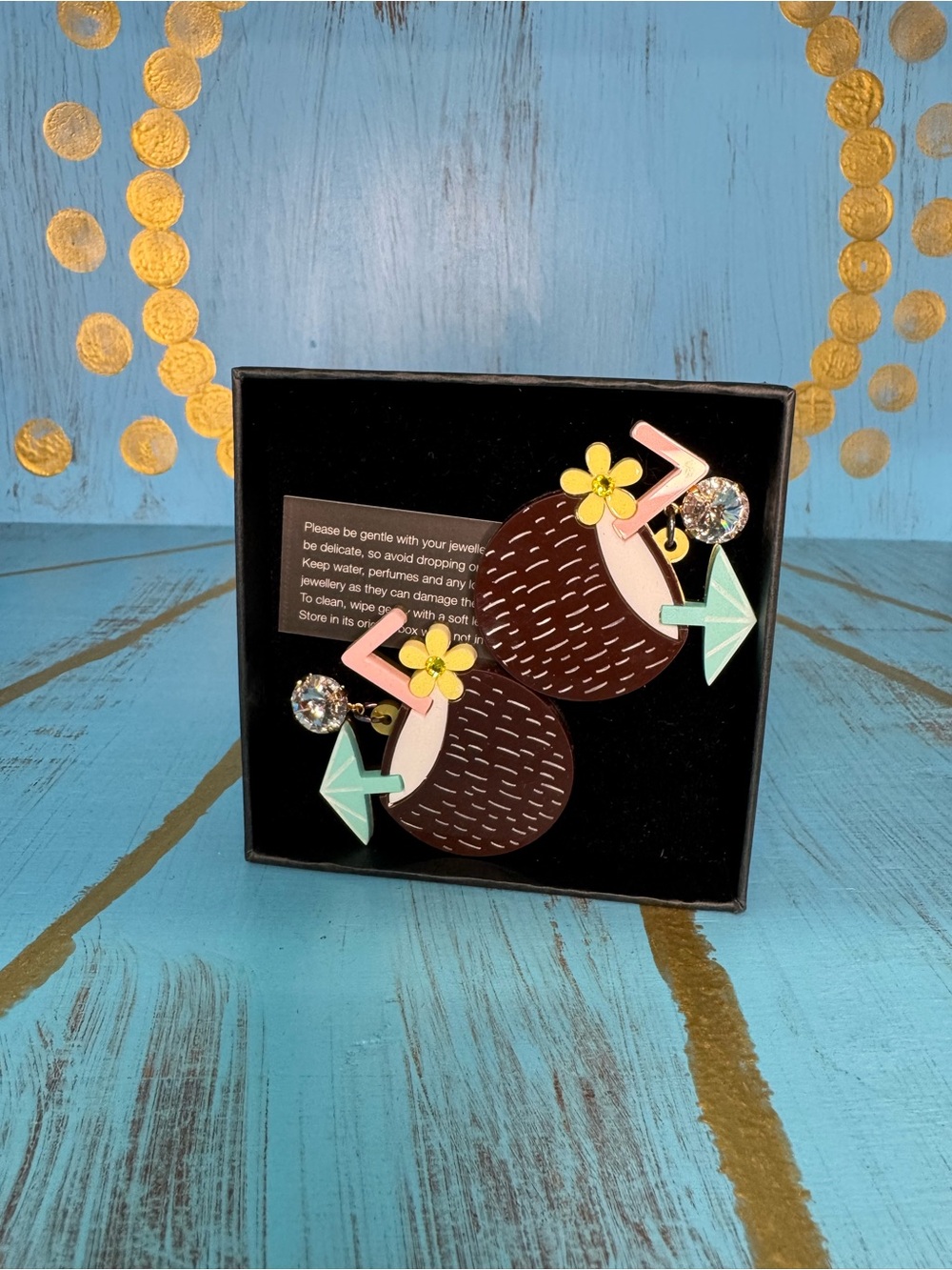 NIB Jennifer Loiselle Acrylic Tiki Coconut Drop Earrings